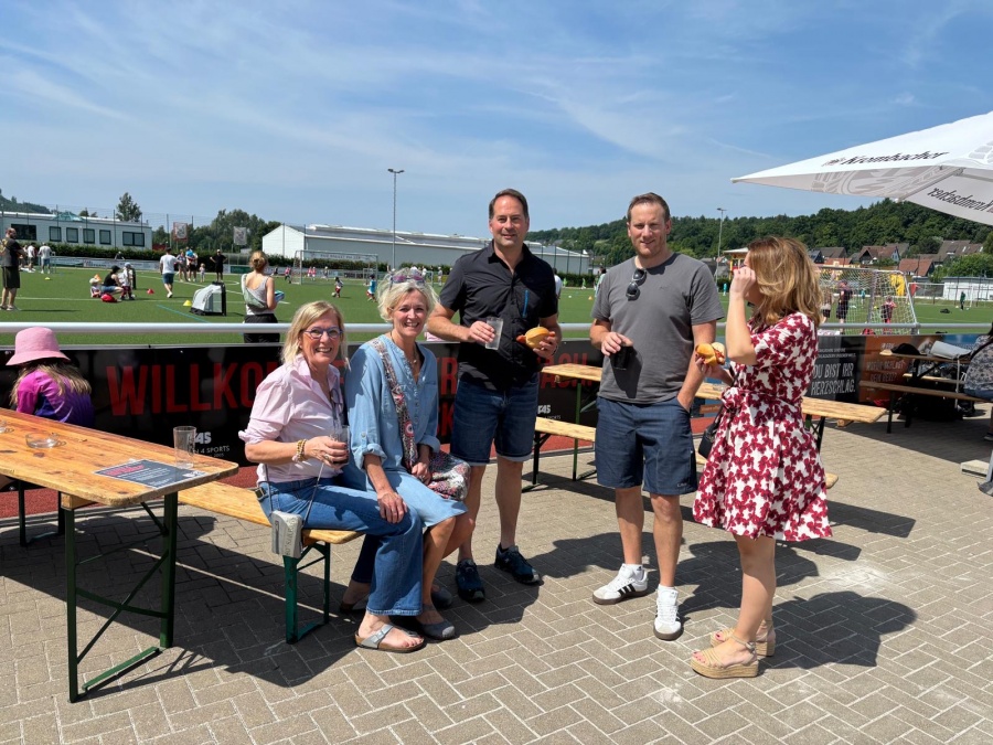 Astrid Collenberg, Marion Kleis, Arne Fries, Nils Hoffmann und Romy Ebert zu Besuch bei der Sommersause der SKM